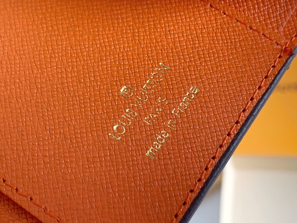 LVコピーウォレット着用イメージ